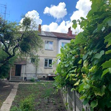 Радехів,4 кім.,садок,гараж,кухня,кімната та санвузол-гарний ремонт