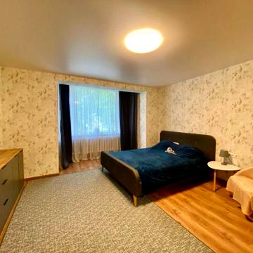 Продаж чудової 3к квартири біля метро Чернігівська.Вул Малишка 19 А