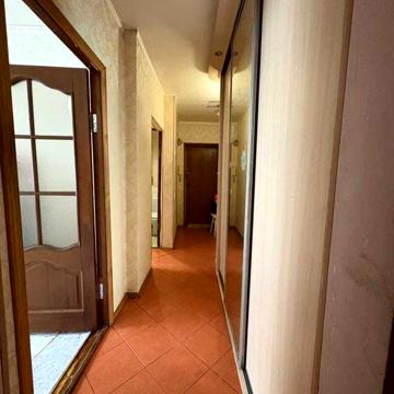 3к.квартира, Проспект Науки 24,Метро Демеевская 10 мин.пешком.61кв.м.