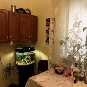 Простора 3-х кімнатна квартира в спальному районі !!!
