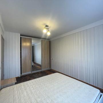 Миропільська вул., 35