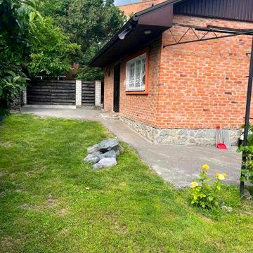 Продам затишний будинок на березі озера в центрі м. Миргород