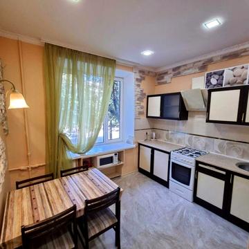 Незалежної України вул. (40 років Радянської України), 82