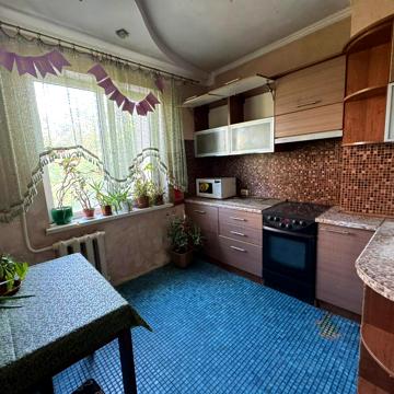 Академіка Корольова вул., 75