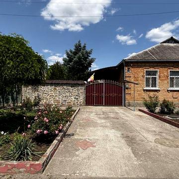 Продається пів будинку 82 м2,  Олексіївка не далеко від вул. Комарова