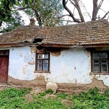 Продам дом в с.Нова Прилука ,не в жилом состояние.