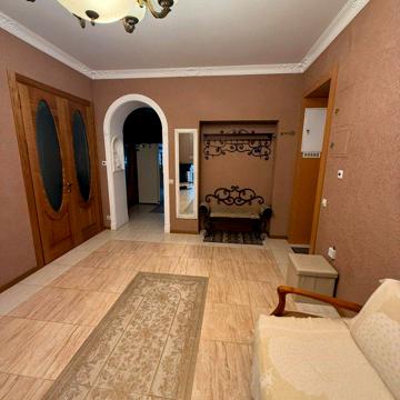 None 195000.0 USD