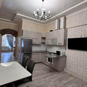 Івана Франка вул., 104