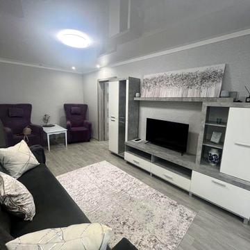 Продаж 2 к. квартири з євроремонтом меблями та технікою в Центрі