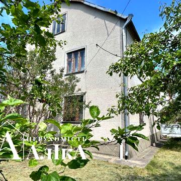 Продам 2-поверховий будинок в хорошій локації