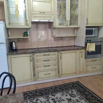 Миколи Зерова вул., 4