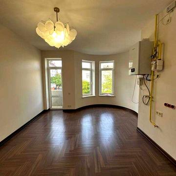 Елітна квартира + гараж в будинку на 2 сімї у центрі міста