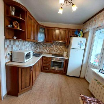 Здам 1-х вул.Автозаводська 77