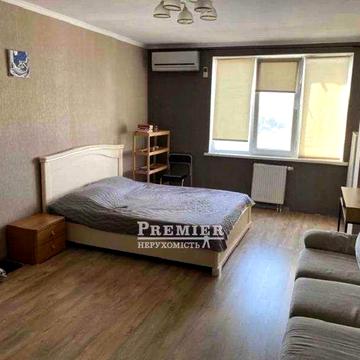 Продам квартиру з ремонтом на Бочарова