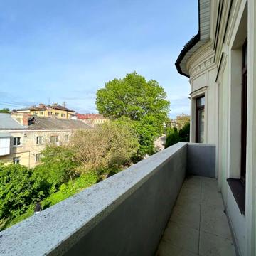 Республіканська вул., 18