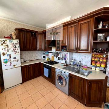 Продам 5-ти кімнатну квартиру 160 м.кв. у центрі міста