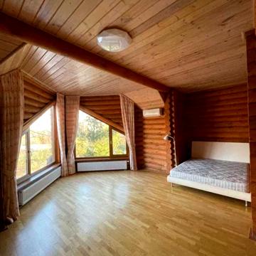 Центральна вул.