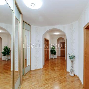 3-кімнатна квартира, 101 м², Дарницький район