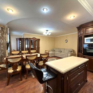 Продаж 3 х кімнатноі квартири. Петропавлівська. Новобудова