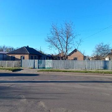 Будинок (2шт) по центральній вулиці.