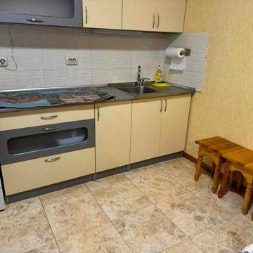 Терміново здам 1/2 будинку на Казбеті