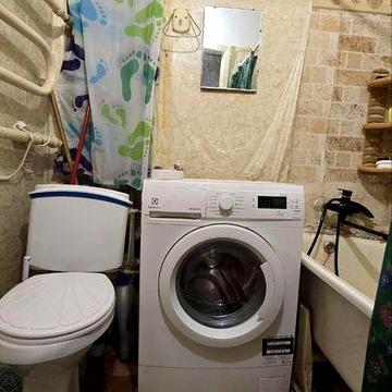 Продаєтся 1к.к  Площа перемоги
