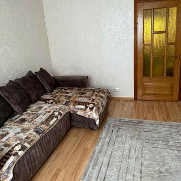 Київська вул., 8