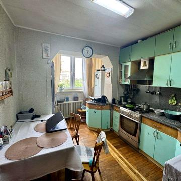 Продам квартиру трехкомнатную.  Ул. Николая Ушакова 16А.