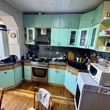 Продам квартиру трехкомнатную. Ул. Николая Ушакова 16А.