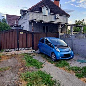 Будинок з ділянкою