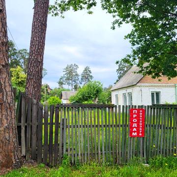 Продам гарну ділянку з 1/2 будинку в лісовій частині Ірпеня