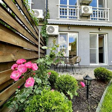 Апартаменти таунхаусу з ремонтом у Гостомелі , поруч з озером.