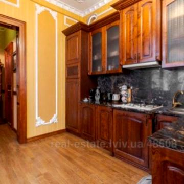 Оренда 2 кім квартири на площі Ринок