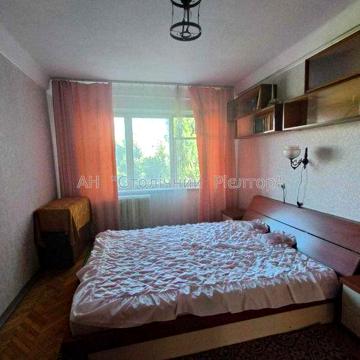 Продаж 2-к квартири в 5-хв. від м.Дарниця. Дарницький бульвар.