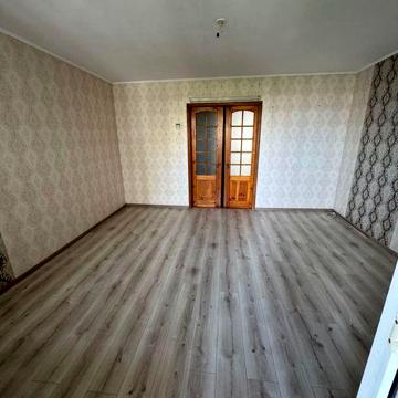 Простора квартира в цегляному будинку