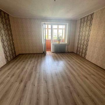 Простора квартира в цегляному будинку