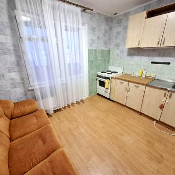 Каштанова вул., 1/9