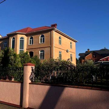 Центральна вул.