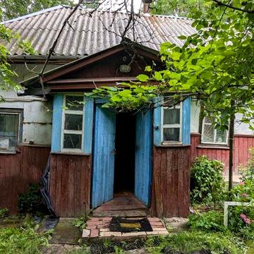 Дім з блакитними ставнями