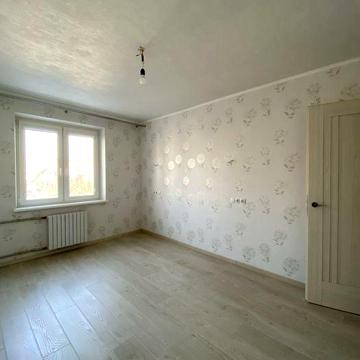 Продам квартиру 3к кімнатну плюс кладовка