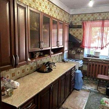 У продажу окремий будинок на три кімнати