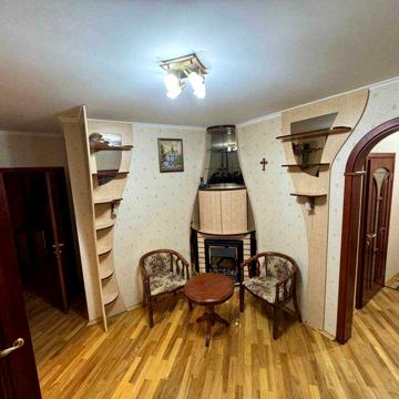 Севастопольська пл. вул. Ф. Ернста 6 Здається 3- кім.кв.