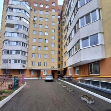Продам простору 1 кімнатну.Район 4школи.