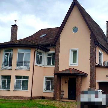 Полностью автономный дом в тихом, сказочном пригороде Киева.