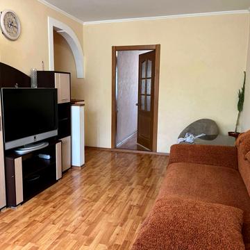 Космонавтів вул., 14