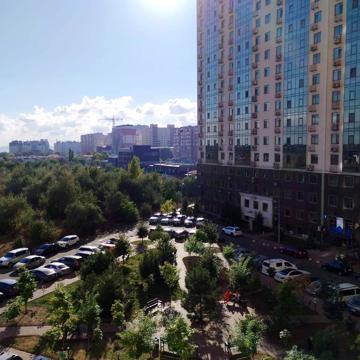 Академіка Сахарова вул., 3