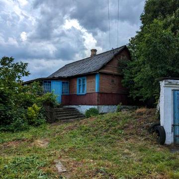 Будинок в с. Гуменники. Просторе тихе місце. 50 соток землі.