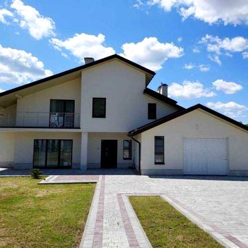 Оренда просторо́го будинку з великим двором на вул. Вулецька 3 кімнати