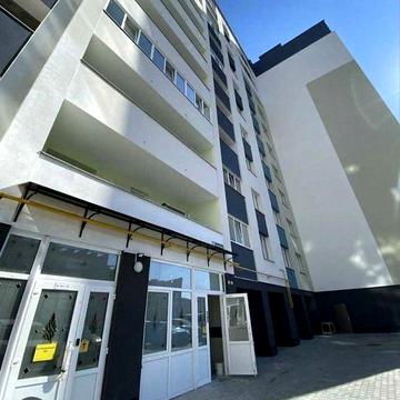 Продається 2-кімнатна квартира з кладовкою, в чудовому районі Озерна