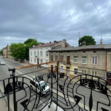 Богдана Хмельницького вул., 66